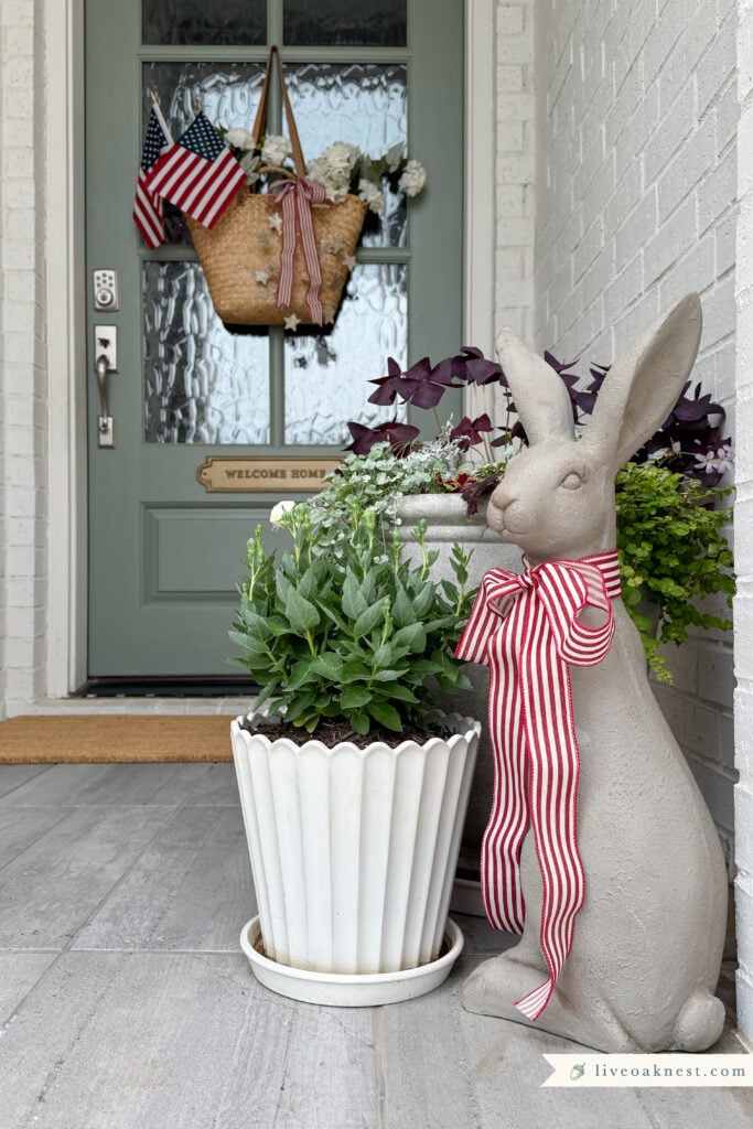 Patriotic Front Door Decor That Feels Cozy & Timeless from Live Oak Nest www.liveoaknest.com