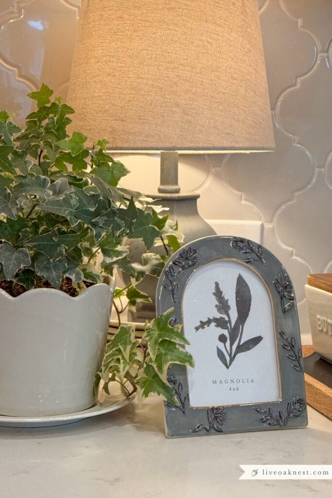 Cottage Style Home Decor Arched Floral Photo Frame with English Ivy and small lamp